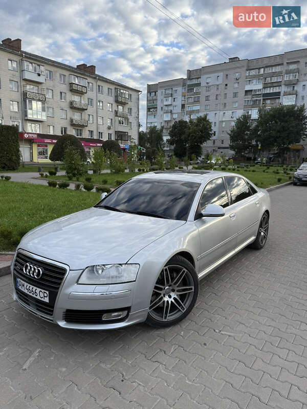Седан Audi A8 2009 в Звягеле