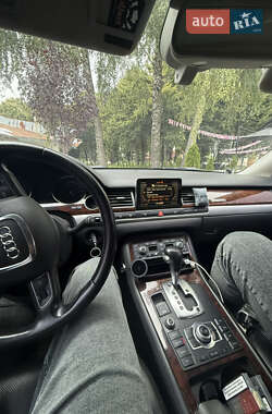 Седан Audi A8 2009 в Звягеле