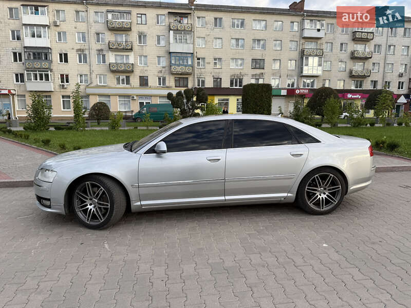 Седан Audi A8 2009 в Звягеле