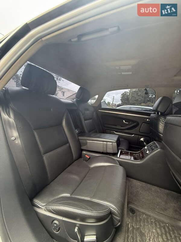 Седан Audi A8 2009 в Звягеле