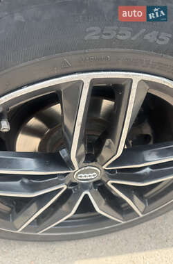 Седан Audi A8 2012 в 