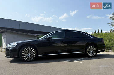 Седан Audi A8 2022 в 