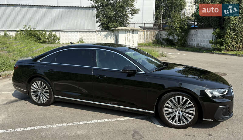 Седан Audi A8 2022 в Киеве