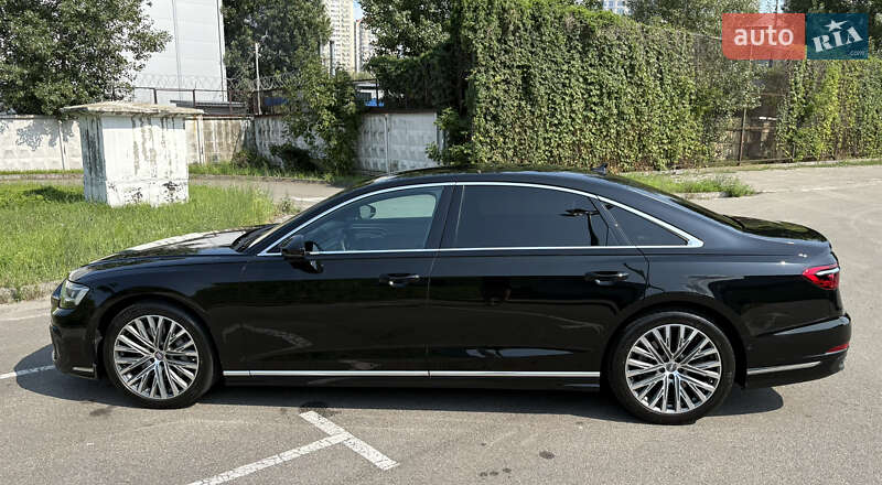 Седан Audi A8 2022 в Киеве