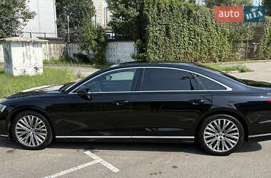 Седан Audi A8 2022 в 