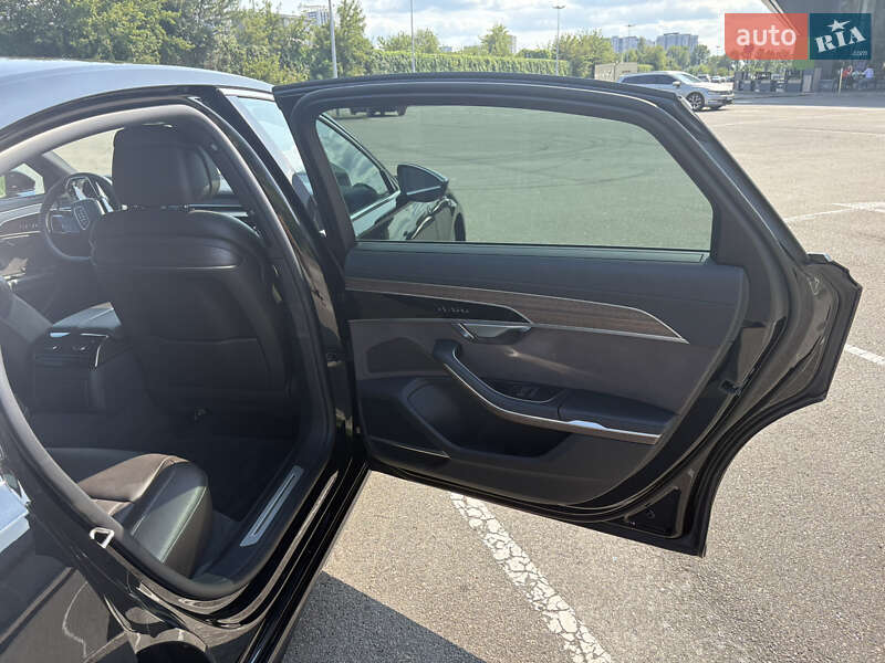 Седан Audi A8 2022 в Киеве