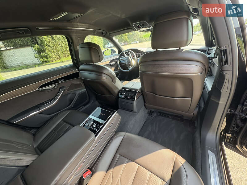 Седан Audi A8 2022 в Киеве