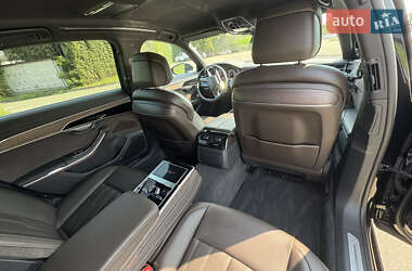 Седан Audi A8 2022 в 
