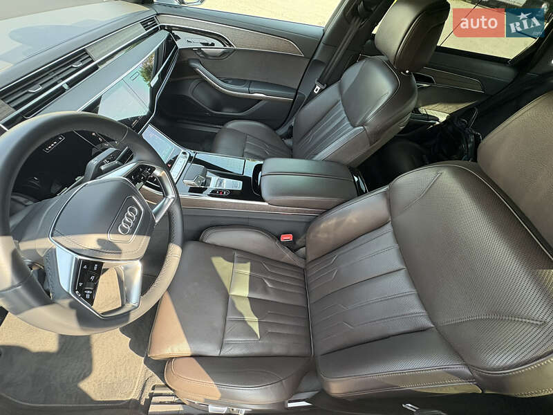 Седан Audi A8 2022 в Киеве