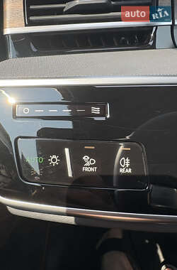 Седан Audi A8 2022 в Киеве