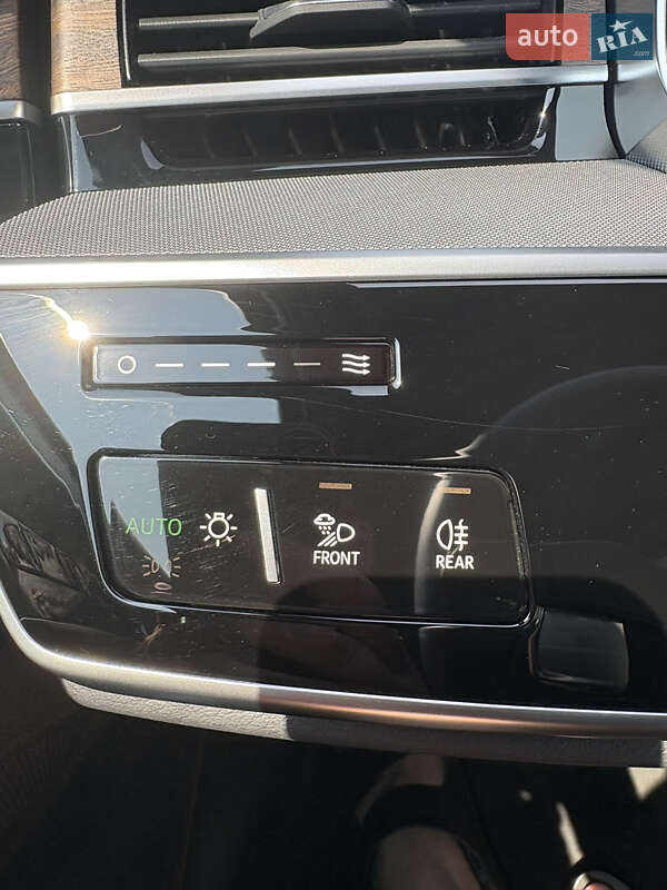 Седан Audi A8 2022 в Киеве