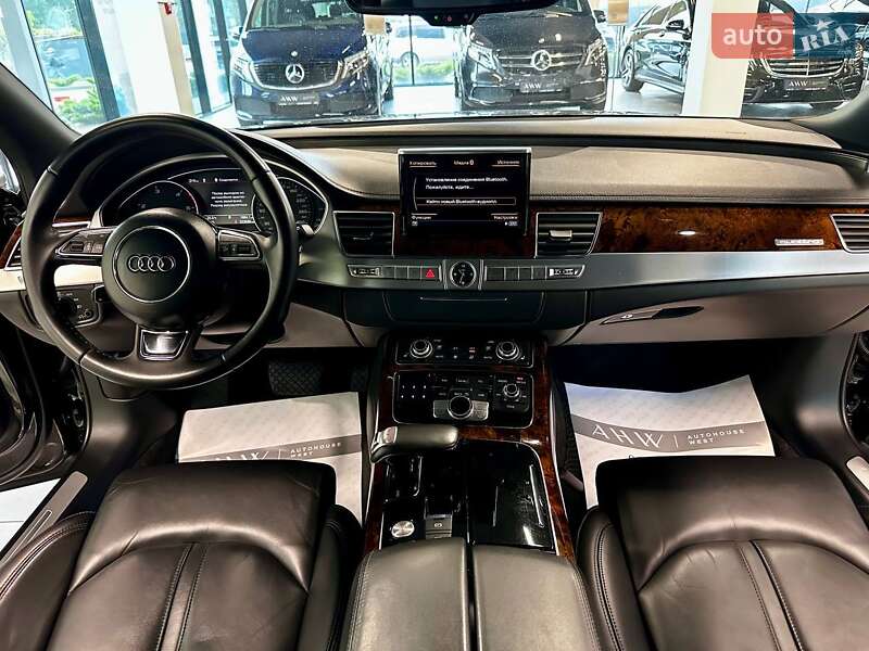 Седан Audi A8 2013 в Львові