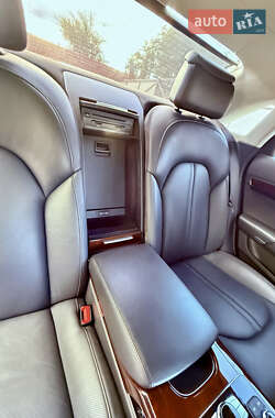 Седан Audi A8 2013 в 