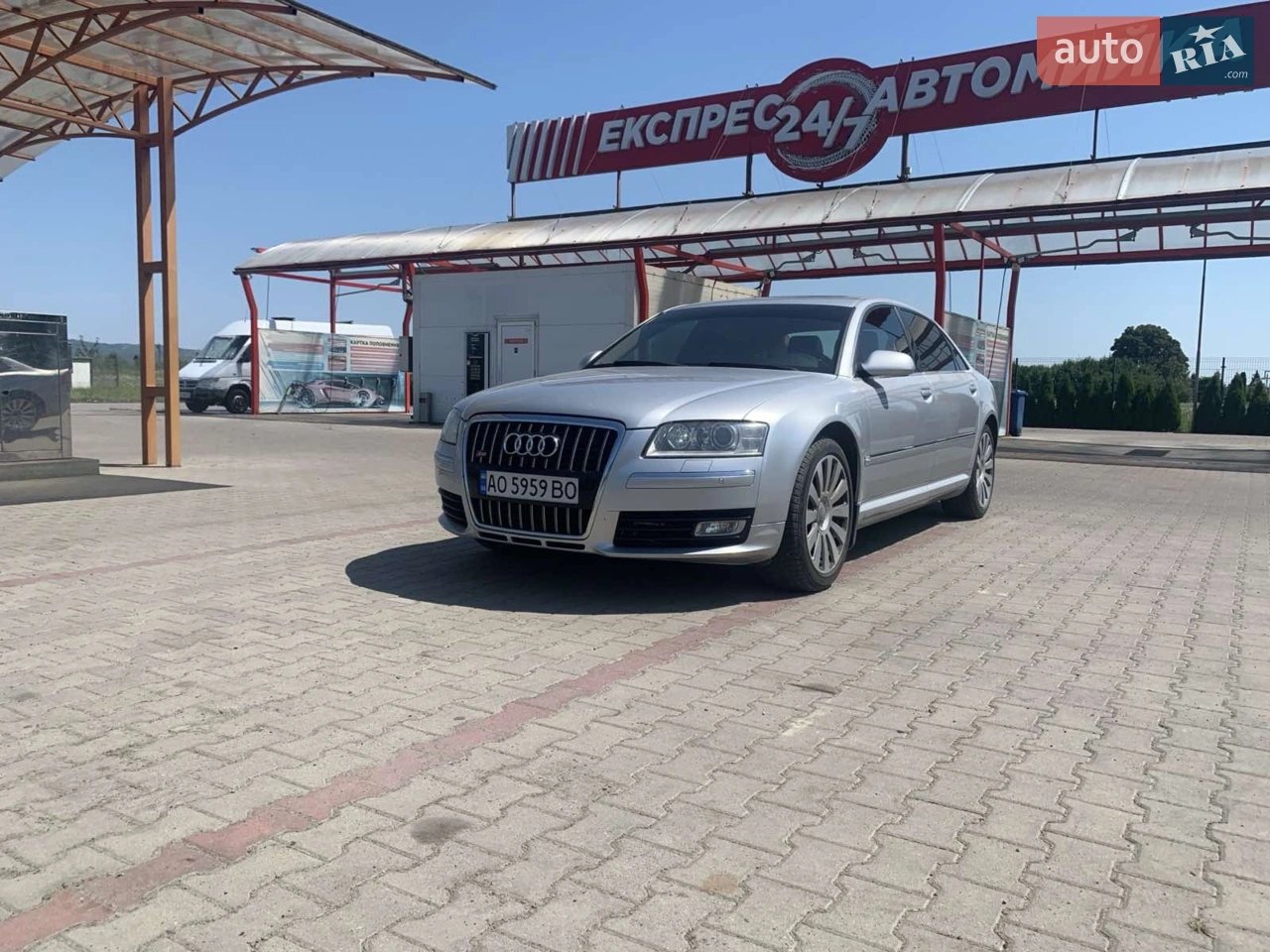 Продаю власне авто. 
Дуже хороша комплектація
- автодоводчики дверей 
- безключовий доступ 
- старт-стоп і багато іншого. 