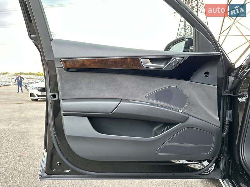 Седан Audi A8 2017 в Харькове