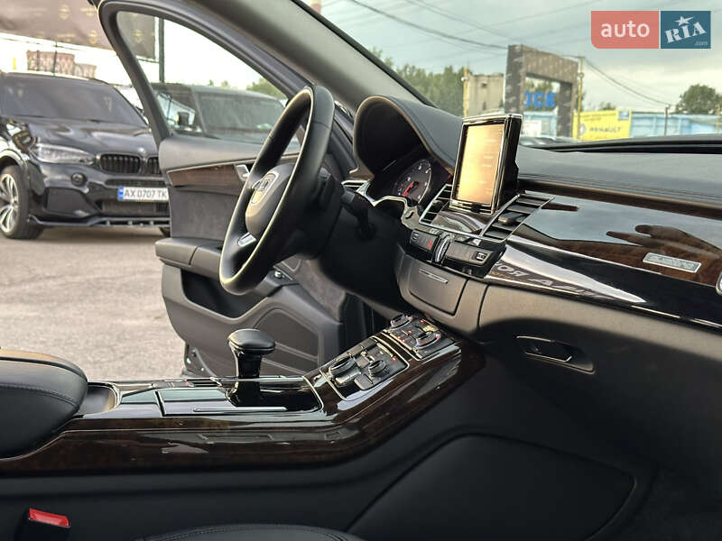 Седан Audi A8 2017 в Харькове