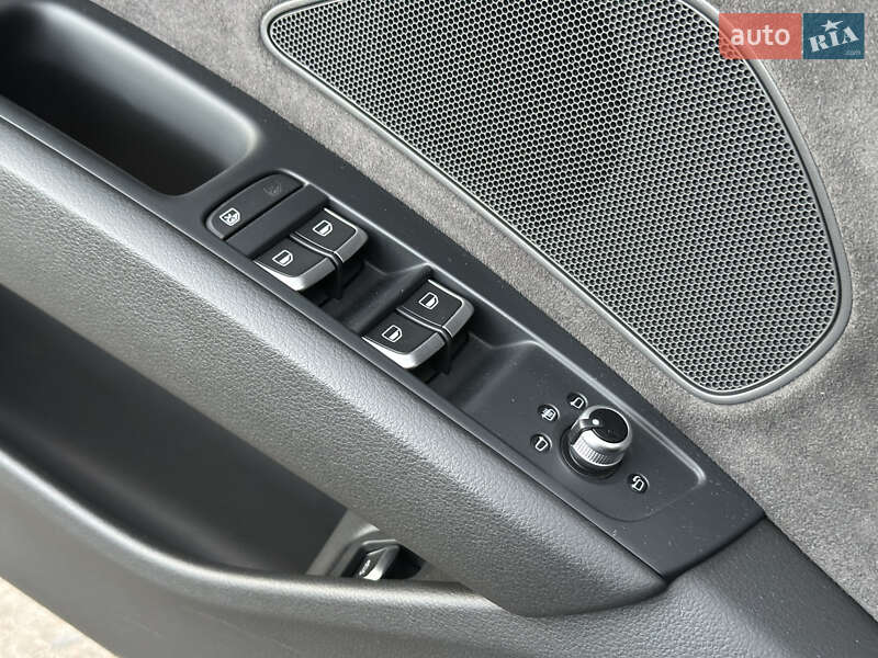 Седан Audi A8 2017 в Харькове