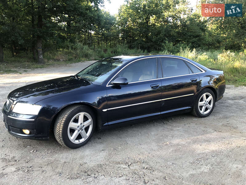 Седан Audi A8 2004 в Буче