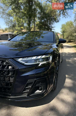 Седан Audi A8 2023 в 
