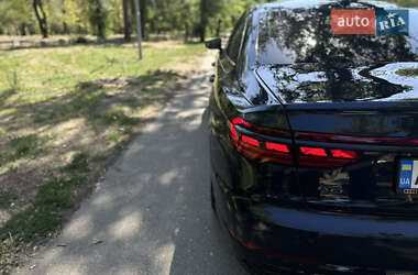 Седан Audi A8 2023 в 