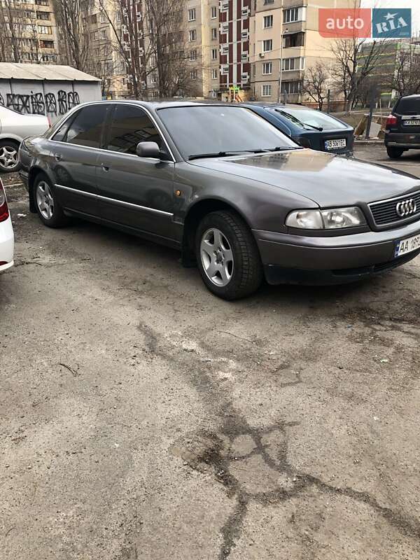 Седан Audi A8 1996 в Киеве