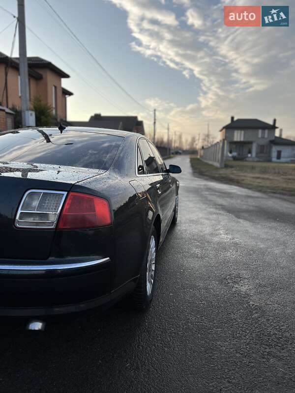 Седан Audi A8 2004 в Березному