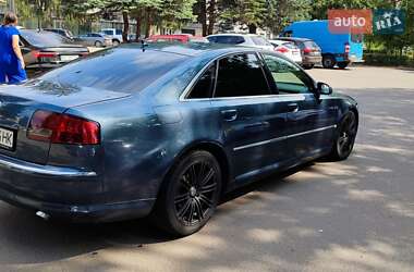 Седан Audi A8 2004 в 