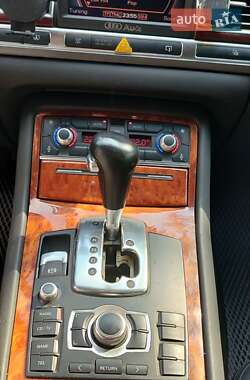 Седан Audi A8 2004 в 