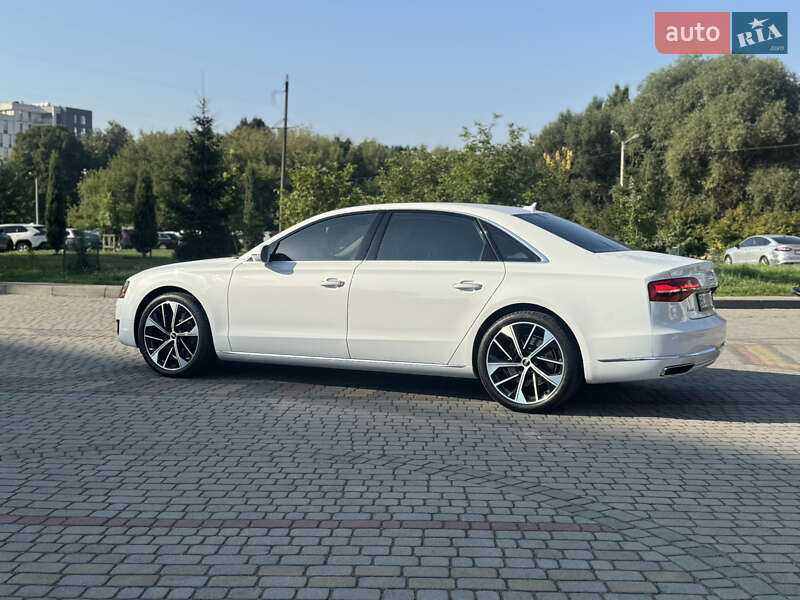 Седан Audi A8 2014 в Львове