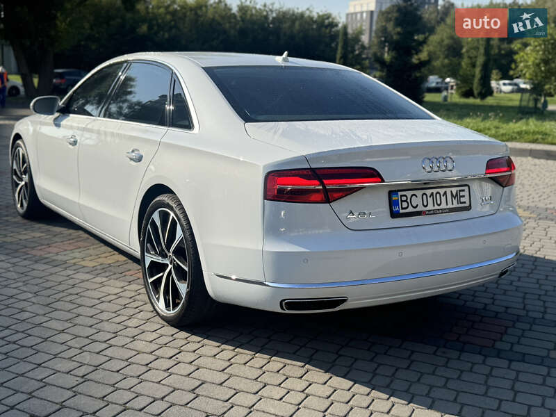 Седан Audi A8 2014 в Львове