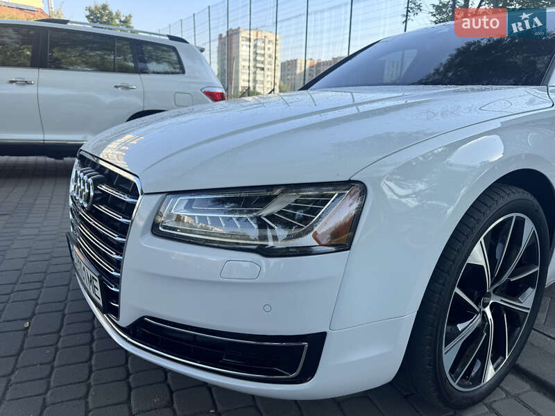 Седан Audi A8 2014 в Львове