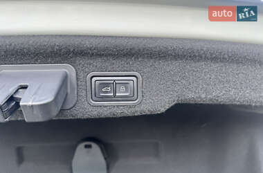Седан Audi A8 2014 в 