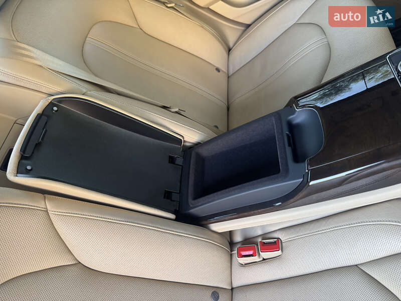 Седан Audi A8 2014 в Львове