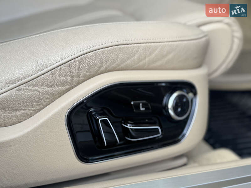 Седан Audi A8 2014 в Львове