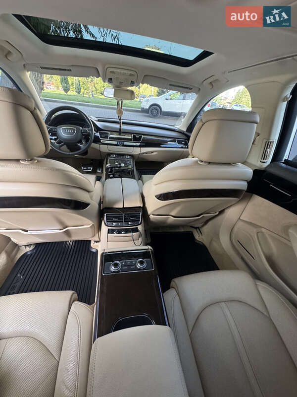 Седан Audi A8 2014 в Львове