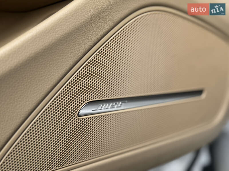 Седан Audi A8 2014 в Львове