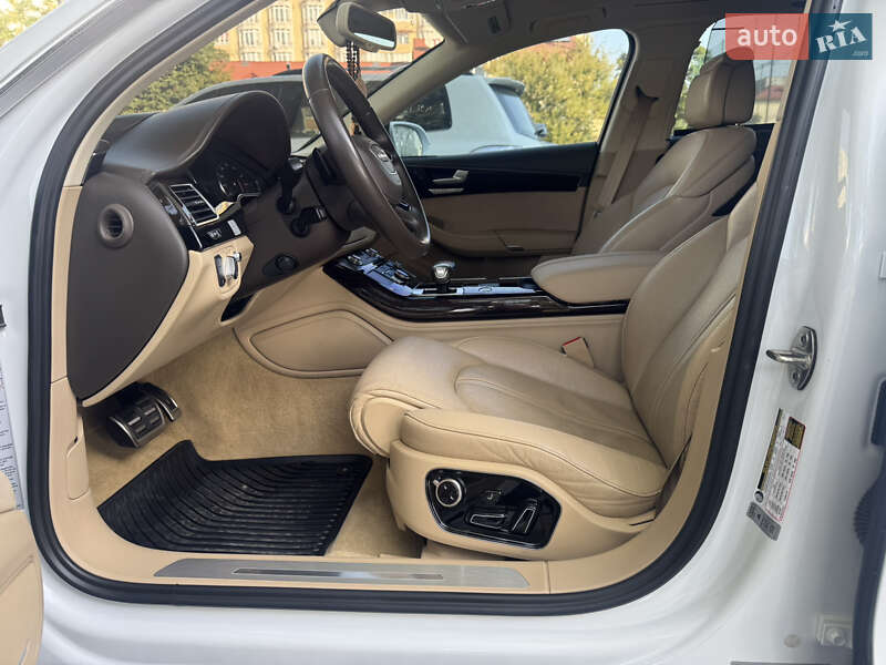 Седан Audi A8 2014 в Львове