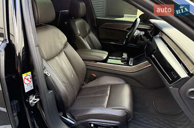 Седан Audi A8 2017 в 