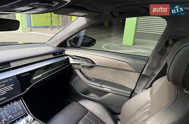 Седан Audi A8 2017 в 