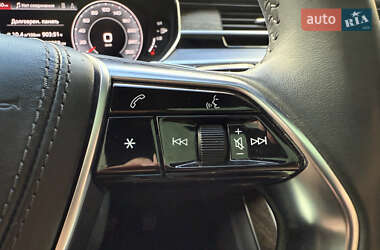 Седан Audi A8 2017 в 
