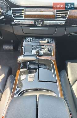 Седан Audi A8 2015 в 