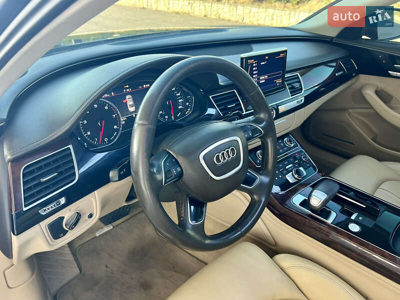 Седан Audi A8 2013 в Запоріжжі