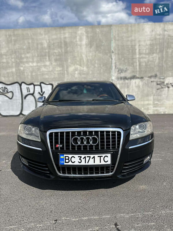 Седан Audi A8 2007 в 