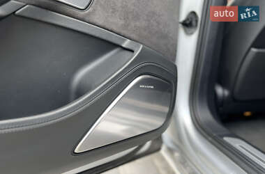 Седан Audi A8 2011 в 