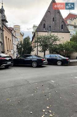 Седан Audi A8 2015 в 