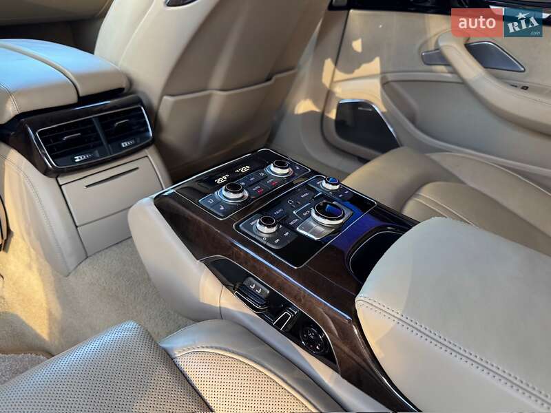 Седан Audi A8 2011 в Киеве