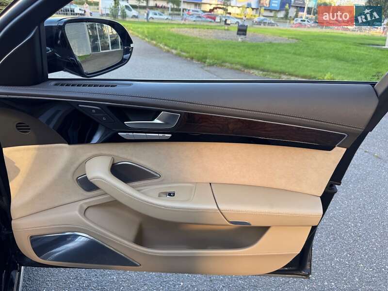 Седан Audi A8 2011 в Киеве