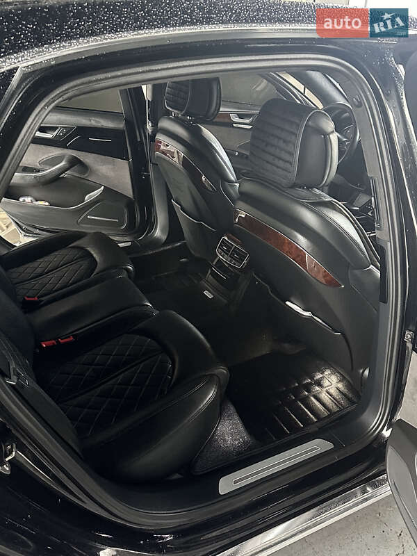 Седан Audi A8 2013 в Ужгороде