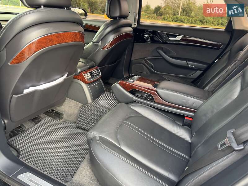 Седан Audi A8 2011 в Черновцах