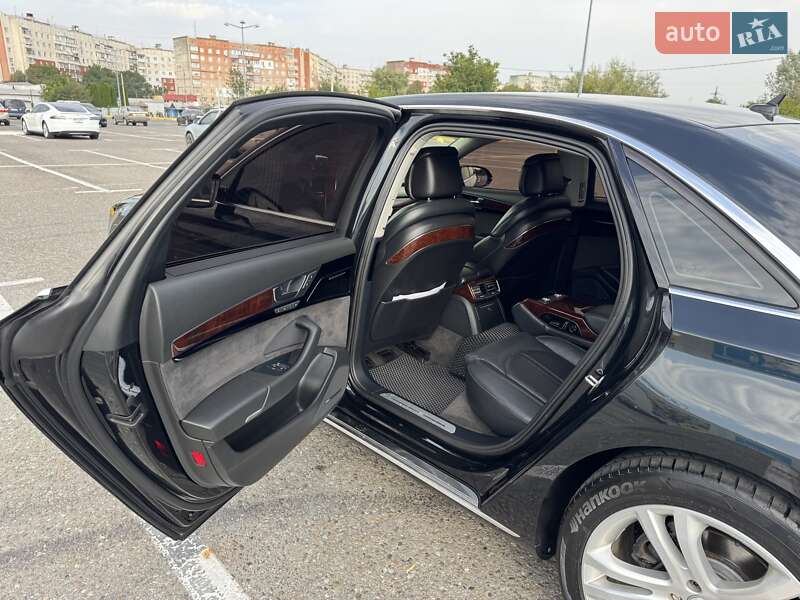 Седан Audi A8 2011 в Черновцах